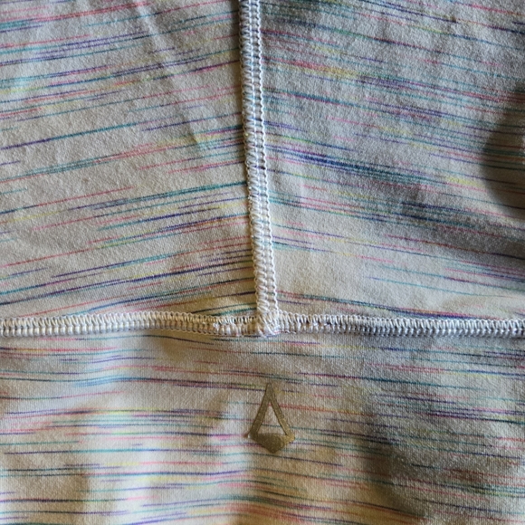 Girls Ivivva spandex shorts - Picture 2 of 3